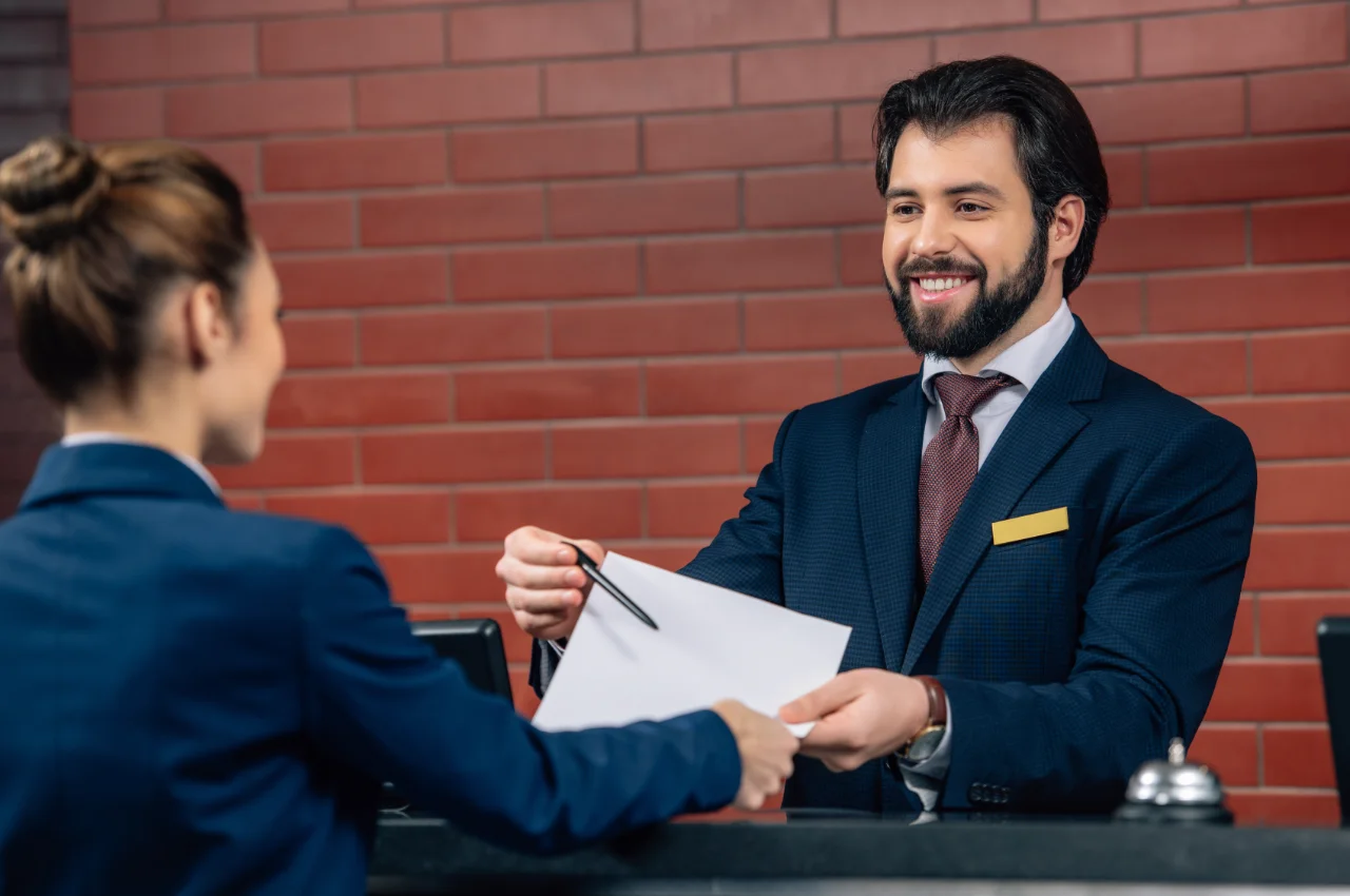 10 erstaunliche Gründe, warum du eine Front Office Karriere beginnen solltest